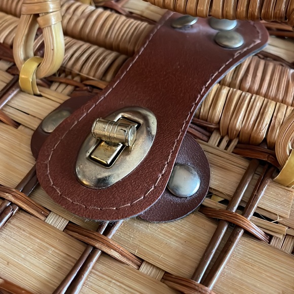 Sweet little Picnic Lunch Basket - Picture 2 of 5